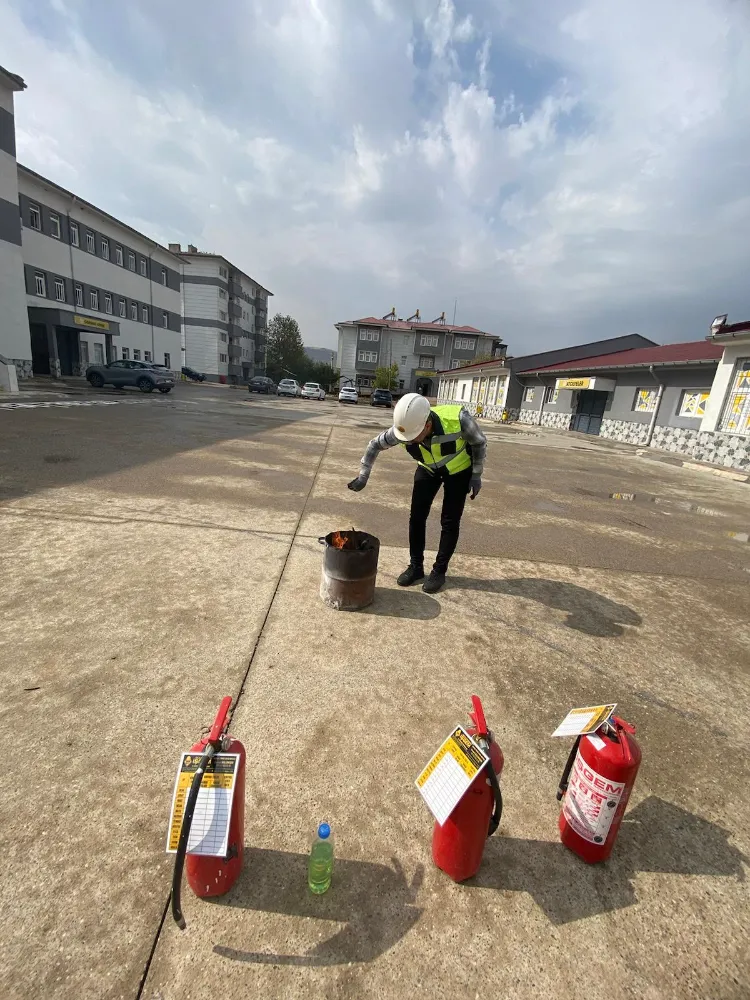  Baykan’da Yangın Eğitimi Tatbikatı Başarıyla Gerçekleşti