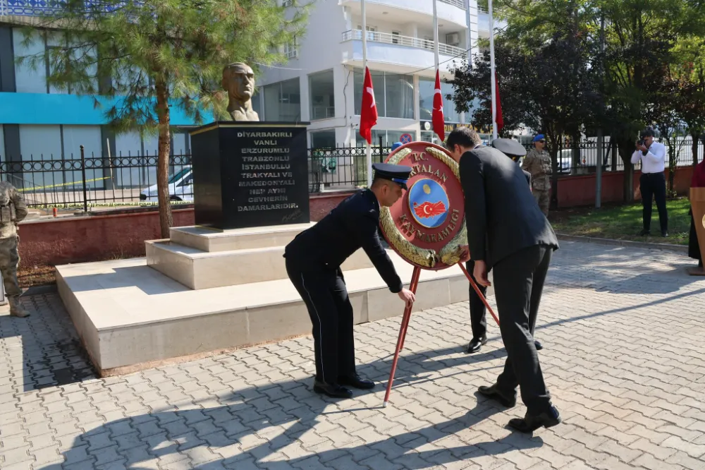 Kurtalan’da ‘29 Ekim Cumhuriyet Bayramı’ Çelenk Sunma Töreni Düzenlendi