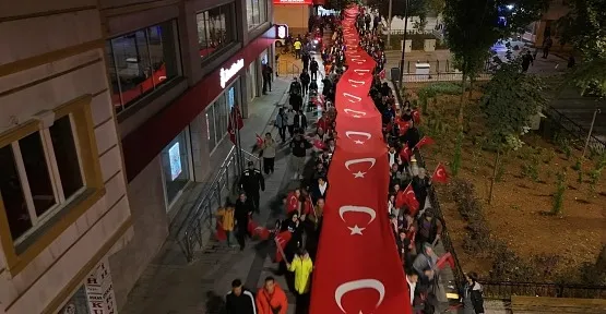 Siirt’te Cumhuriyetin 101. Yıl Dönümü Nedeniyle Fener Alayı Gerçekleştirildi