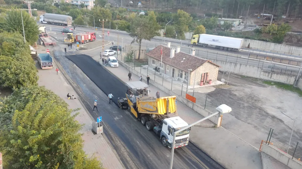 Başkanvekili Erdal, Haftaya Asfalt Çalışmasıyla Başladı