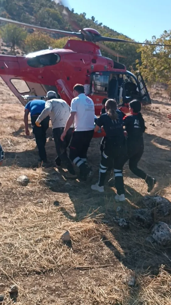 SİİRT’TE AMBULANS HELİKOPTERLE 30 METREDEN DÜŞEN VATANDAŞA ACİL MÜDAHALE