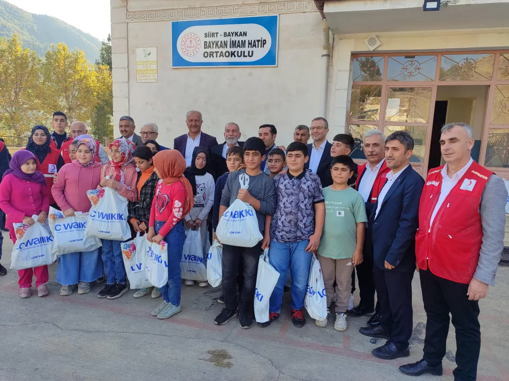 Kızılay Baykan Şubesi’nden Öğrencilere Giyim