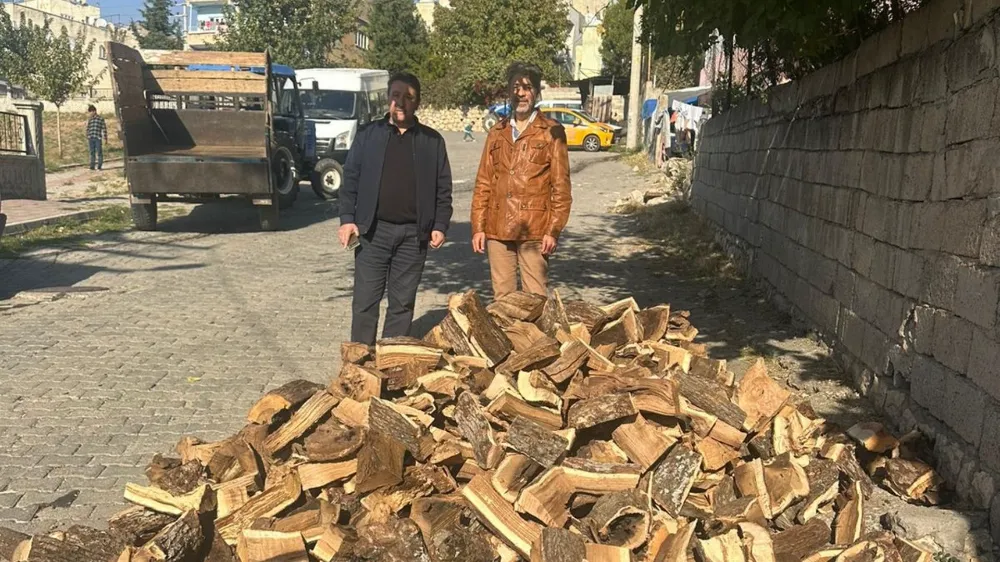  Siirt Beyazay Derneği ve İş İnsanı Zekeriya Altunkum’dan İhtiyaç Sahibi Aileye Yardım