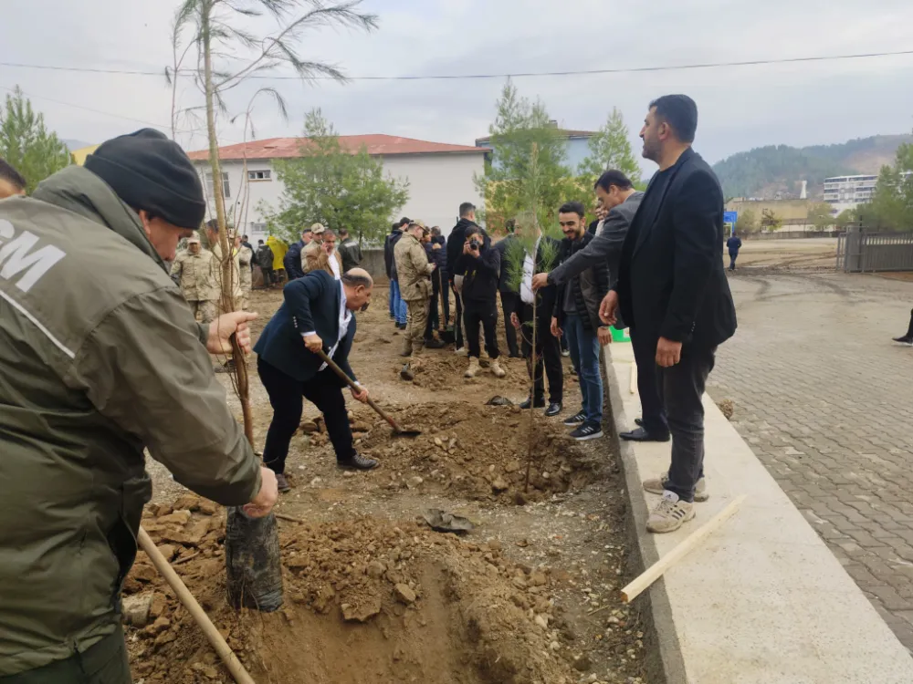Başkan Erdem, Milli Ağaçlandırma Günü Fidan Dikme Etkinliğine Katıldı