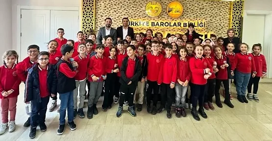 80. Yıl İlkokulu Öğrencilerinden Siirt Barosu’na Anlamlı Ziyaret