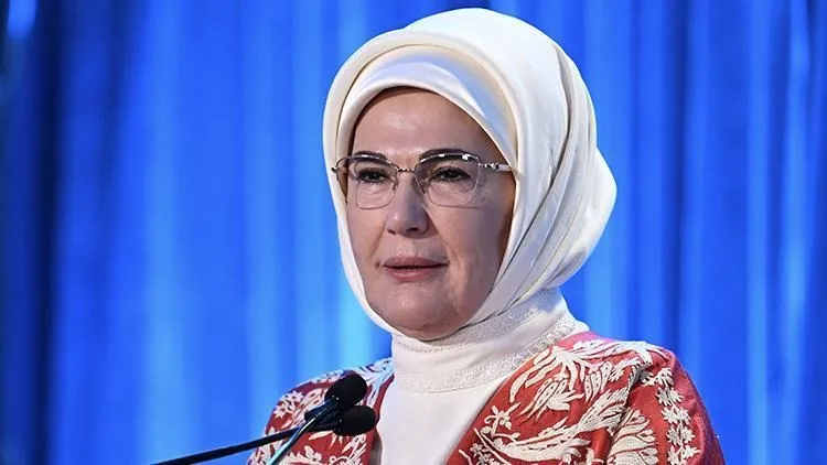 Emine Erdoğan: Şiddetin kökünün kurutulması el birliğiyle yürütülecek çalışmalara bağlı