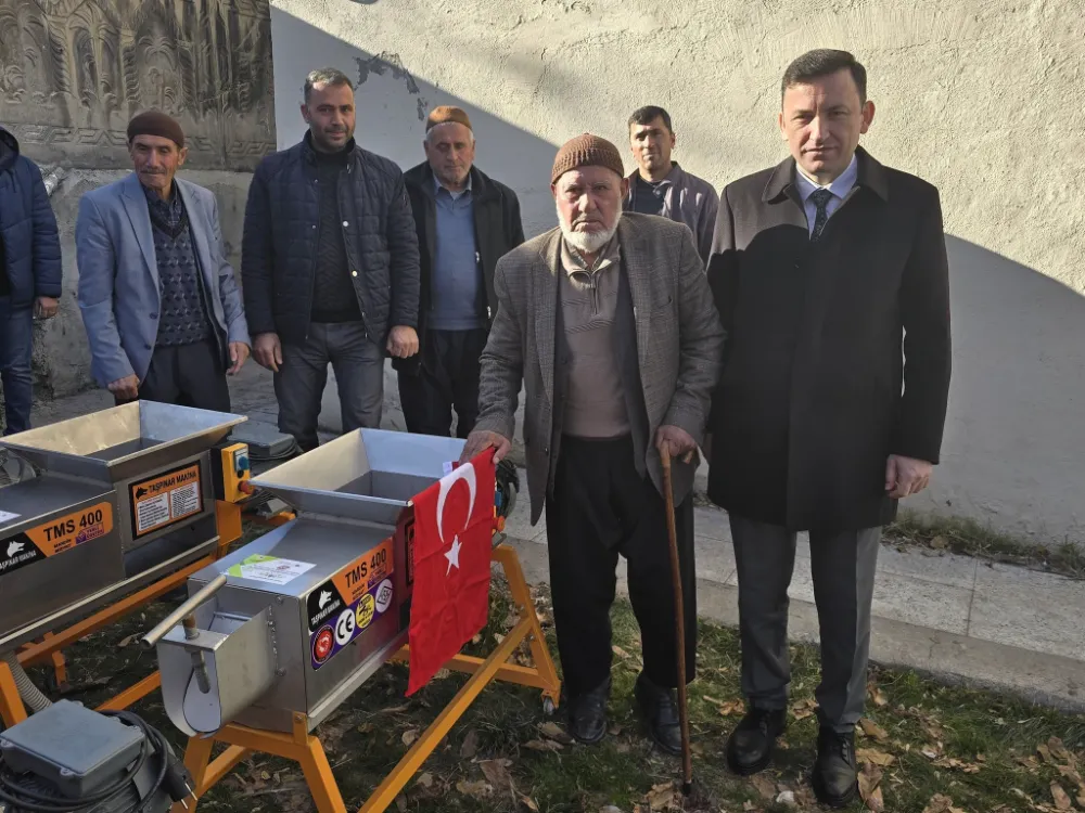 Pervari’de Çiftçilere Üzüm Sıkma Makineleri Dağıtıldı