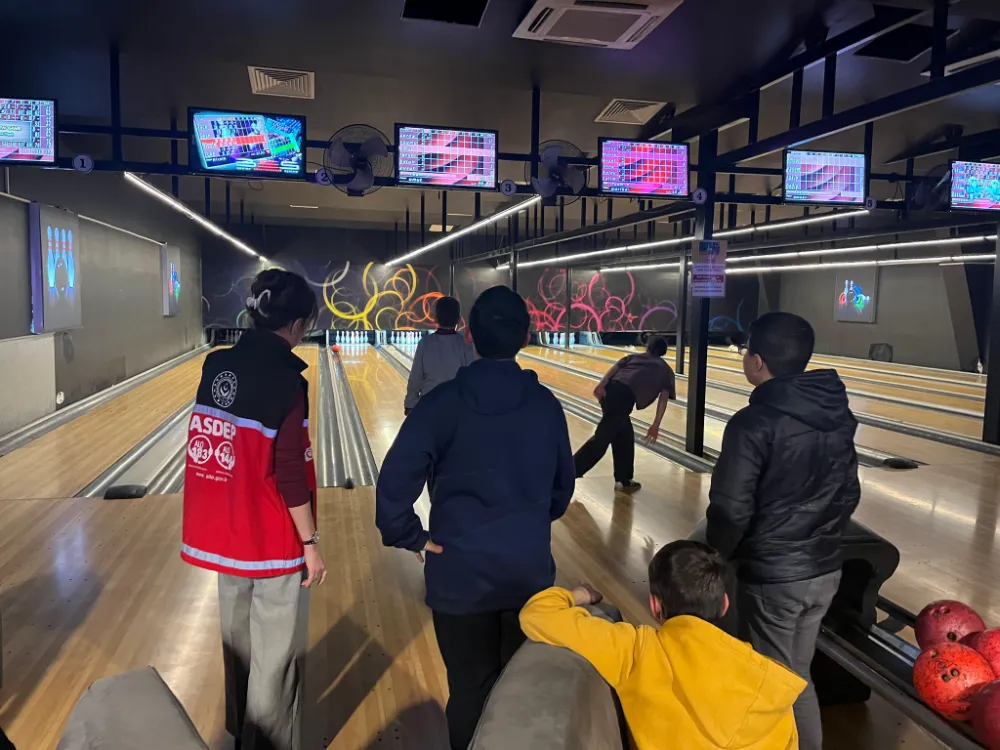 Siirt Sosyal Hizmet Müdürü Sabri Sidar tarafından  çocuklarımız bowling oynamaya götürüldü.
