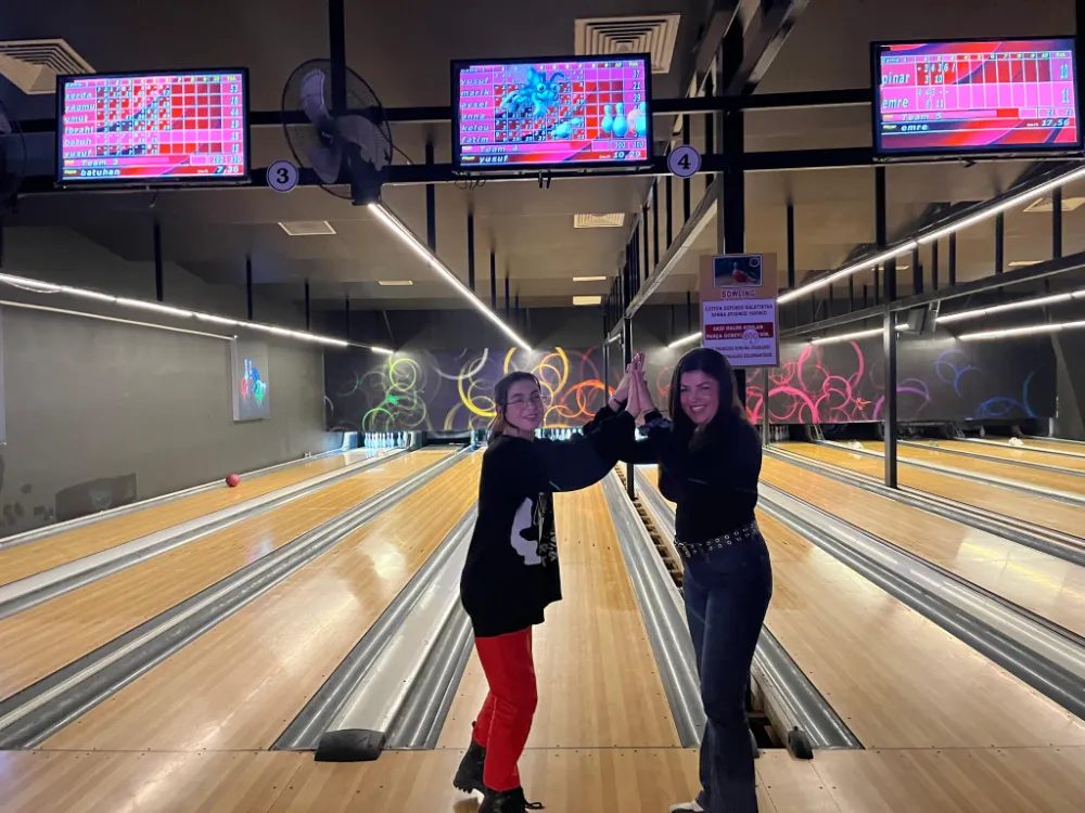 Siirt Sosyal Hizmet Müdürü Sabri Sidar tarafından  çocuklarımız bowling oynamaya götürüldü.