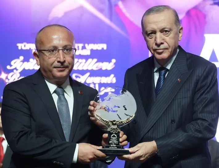 Eski Siirt Valisi Atik, Cumhurbaşkanı Erdoğan, Tarafından Ödüllendirildi