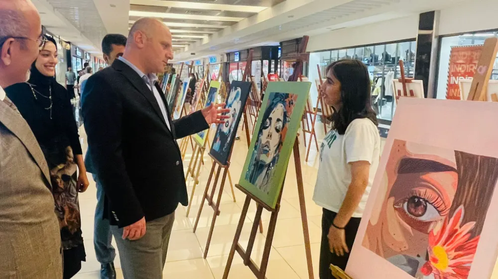Selahattin Eyyubi Anadolu Lisesi öğrencilerinin hazırladığı resim çalışmaları SİİRTPARK'ta sergilendi.