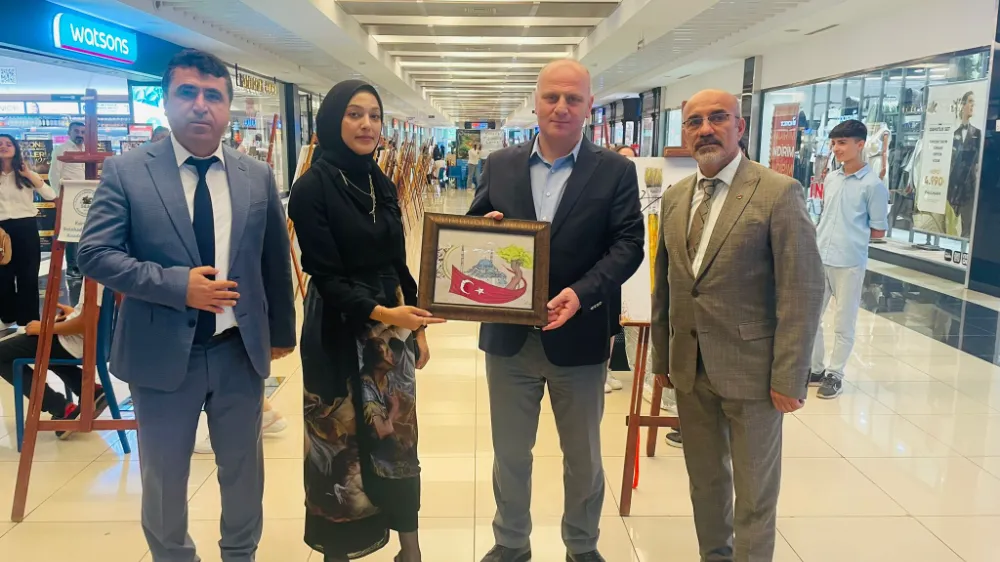 Selahattin Eyyubi Anadolu Lisesi öğrencilerinin hazırladığı resim çalışmaları SİİRTPARK'ta sergilendi.