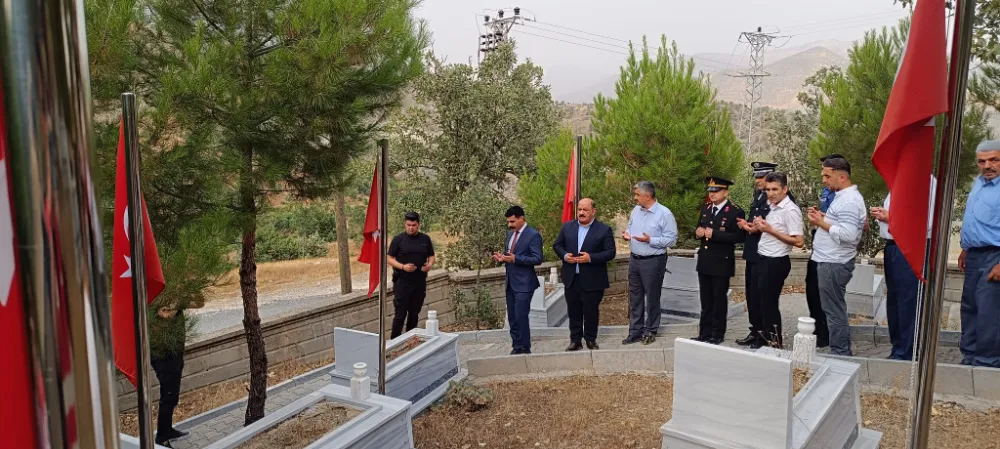 Kaymakam Bağlı’dan 15 Temmuz Demokrasi ve Milli Birlik Günü Şehitlik Ziyareti.