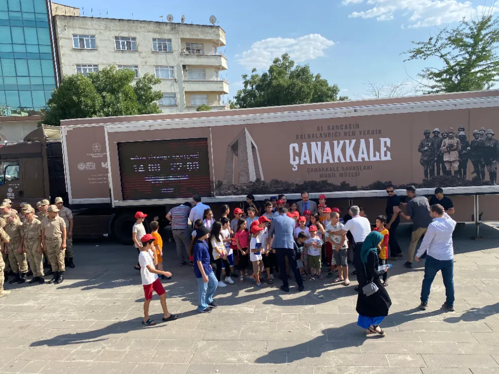 Vali Kızılkaya, Mobil Müzeyi Gezdi