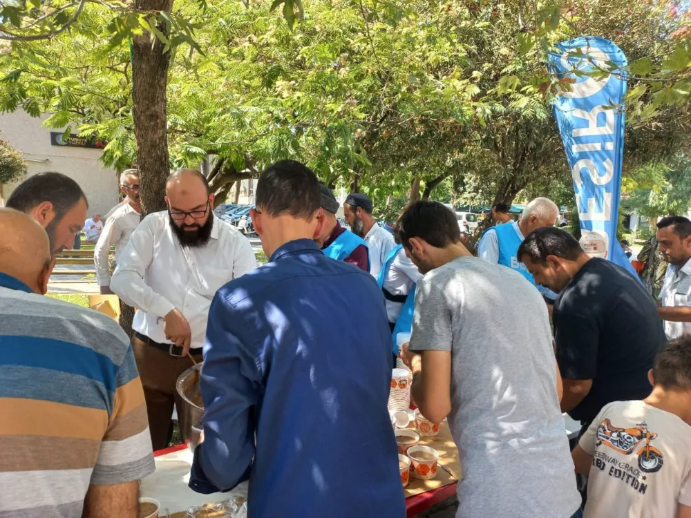 Beşir Derneği Aşure İkramında Bulundu