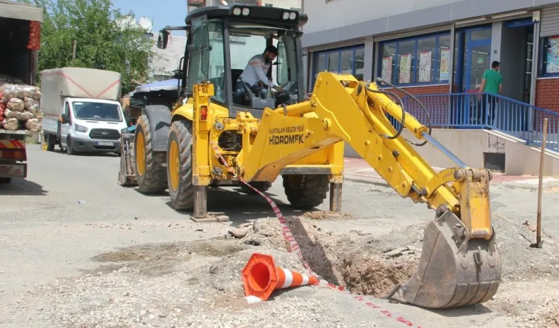 Belediye Ekipleri Meydana Gelen Su Patlağına Müdahale Etti