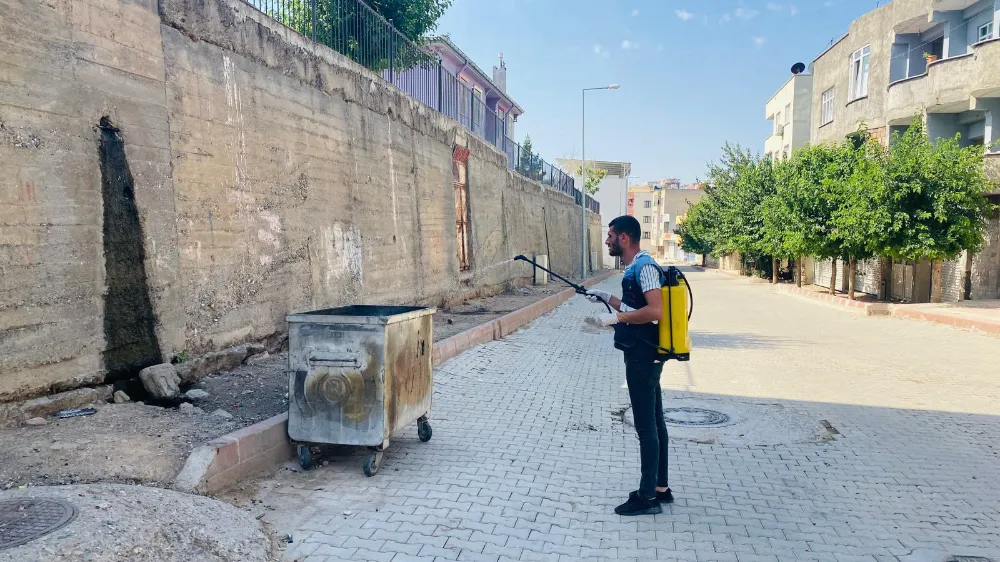 Siirt Belediyesi Çöp Konteynerleri İlaçladı