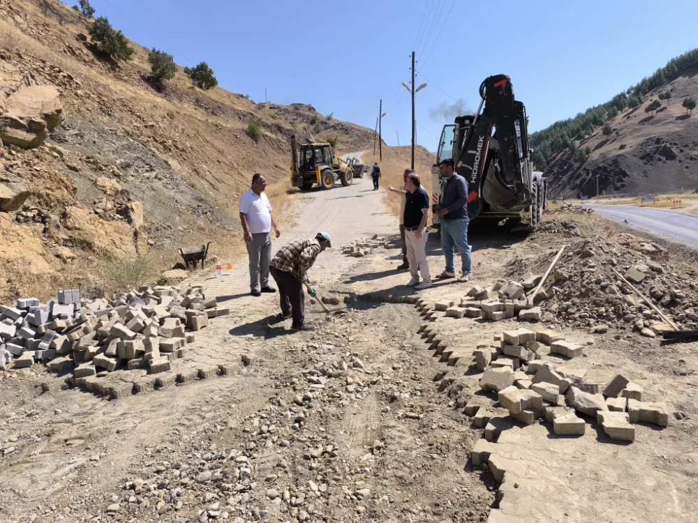 Baykan Sarı Tepesinde Parke Yenileme Çalışmaları Başladı