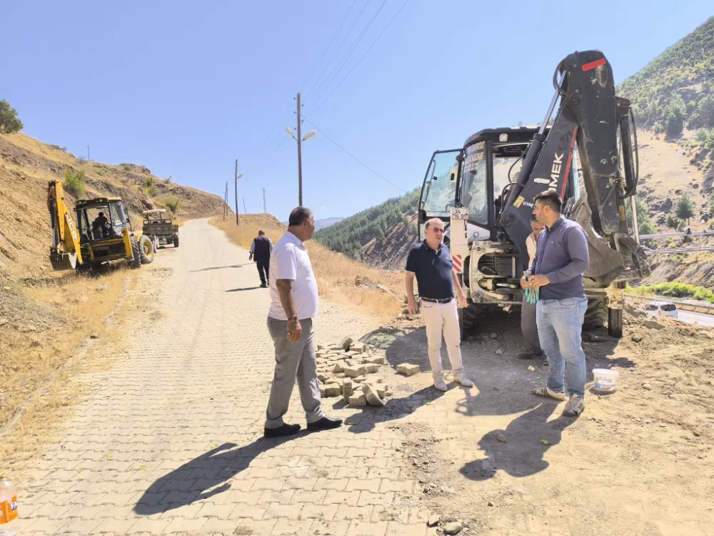 Baykan Sarı Tepesinde Parke Yenileme Çalışmaları Başladı