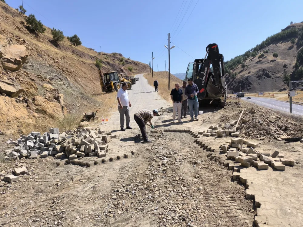 Baykan Sarı Tepesinde Parke Yenileme Çalışmaları Başladı