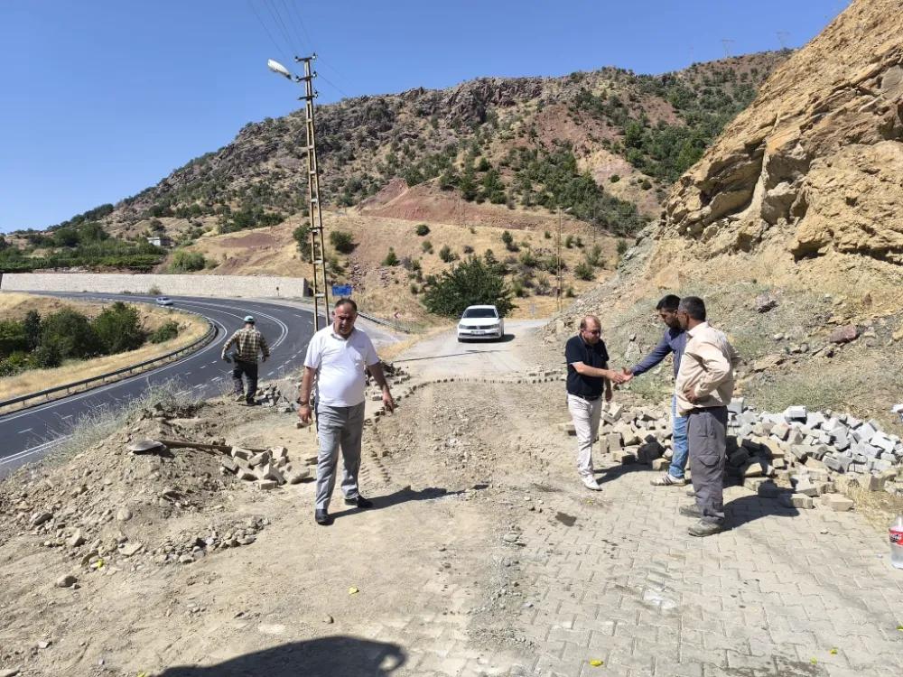 Baykan Sarı Tepesinde Parke Yenileme Çalışmaları Başladı