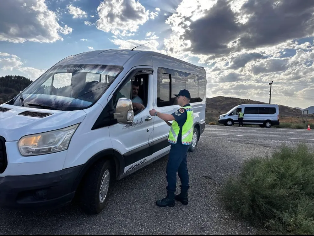 Baykan Trafik Jandarması Ekipleri Okul Servis Araçlarını Denetledi