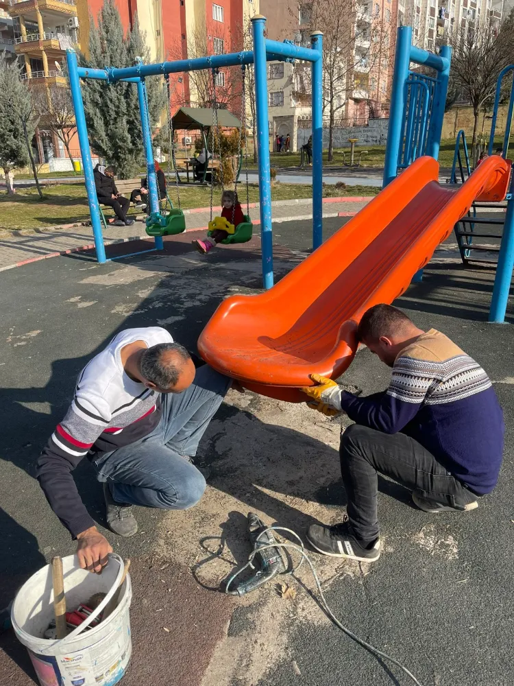 Siirt Belediyesi Çocuk Oyun Parklarını Onardı