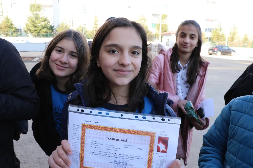 Yarıyıl tatili için "karne zili" çaldı