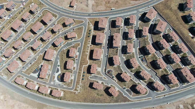 Yıkıcı depremler yaşayan Elazığ’da 27 bin konut teslim edildi, 11 bin konutun yapımı devam ediyor
