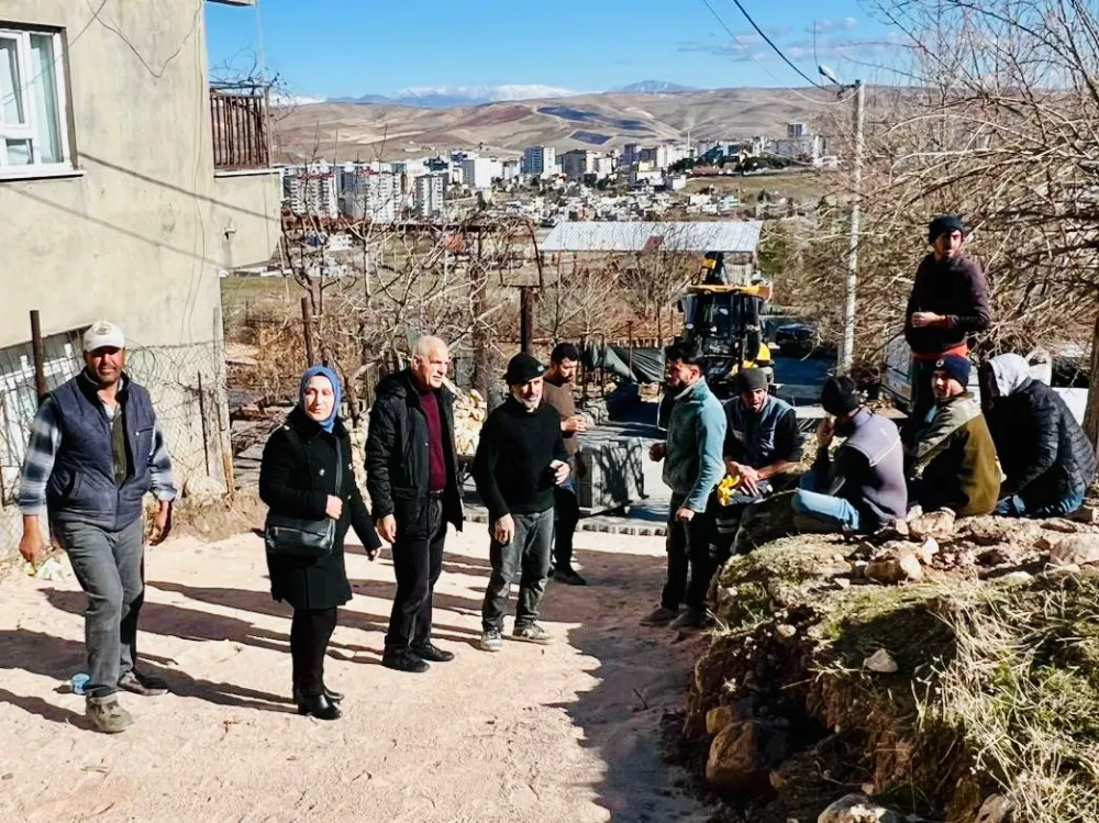 Kurtalan’da Belediye Meclis Üyeleri Parke Çalışmalarını Denetledi