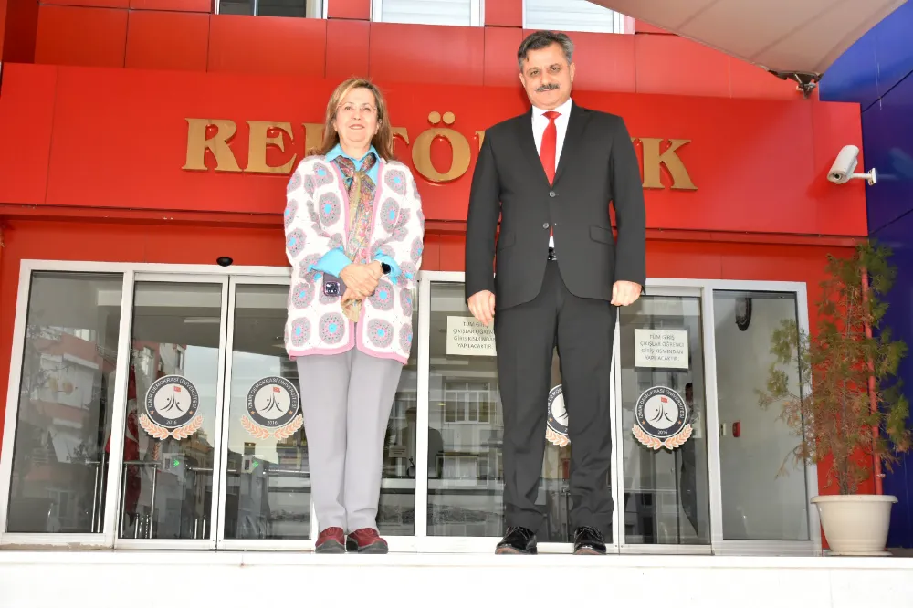 SİÜ Rektör Şındak’tan İzmir Demokrasi Üniversitesi Rektörü Tunçsiper’e Ziyaret