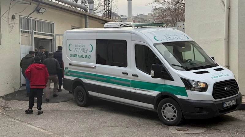 Sırtından bıçaklanan 19 yaşındaki genç hayatını kaybetti
