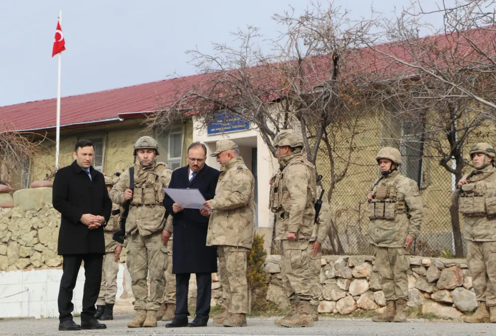 VALİ KIZILKAYA, PERVARİ/İĞNELİ JANDARMA KARAKOL KOMUTANLIĞINI  ZİYARET ETTİ