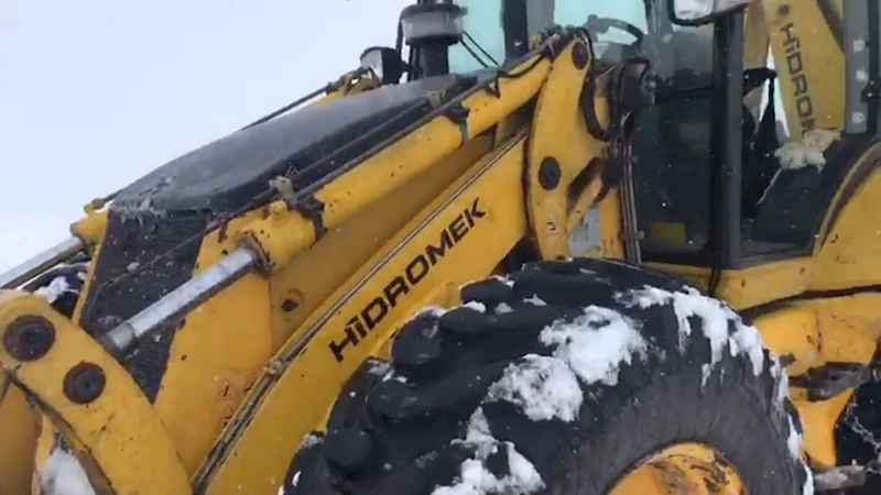 Adilcevaz’da karla mücadele çalışması devam ediyor
