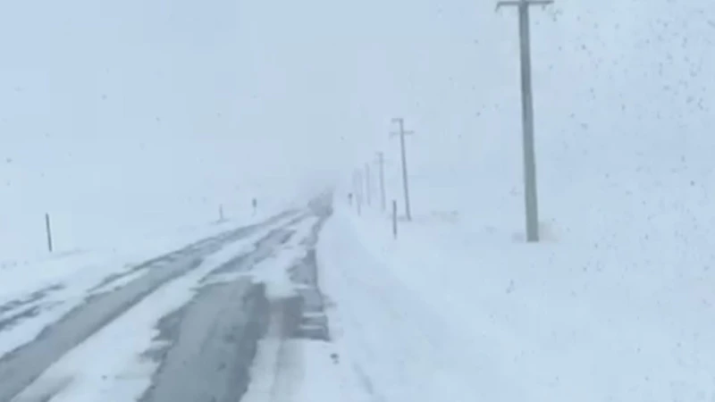 Adilcevaz’da karla mücadele çalışması devam ediyor
