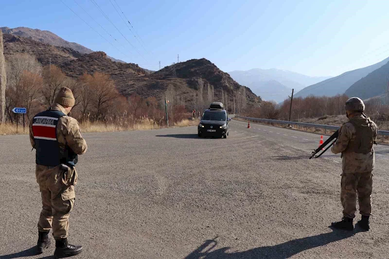 Olur’da jandarmadan asayiş uygulaması

