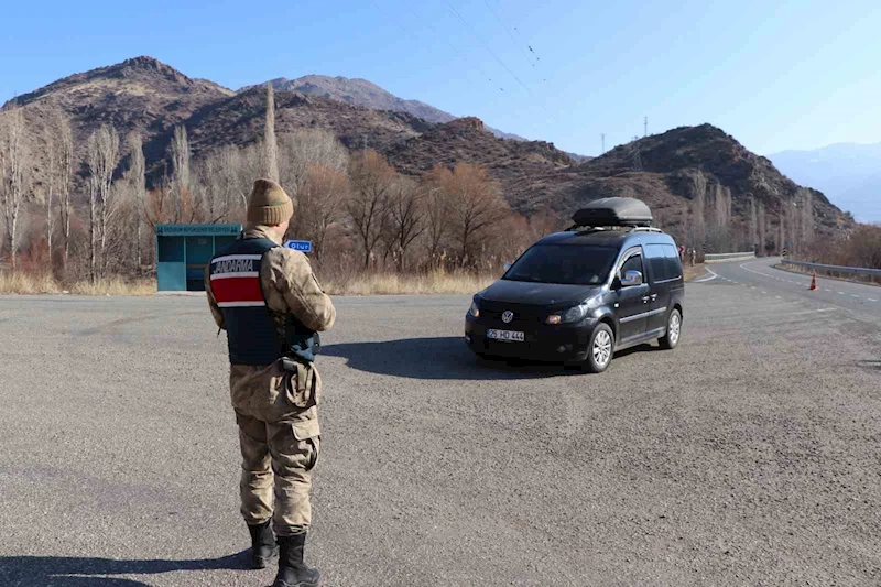 Olur’da jandarmadan asayiş uygulaması

