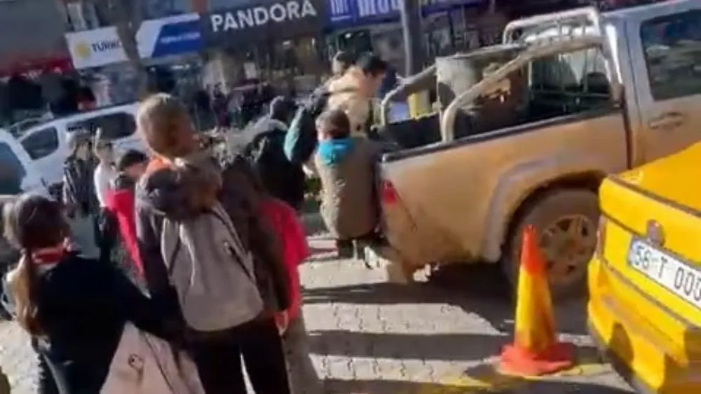 Siirt’te Öğrencilerin Tehlikeli Yolculuğu Kamerada: Yetkililer Önlem Almalı!