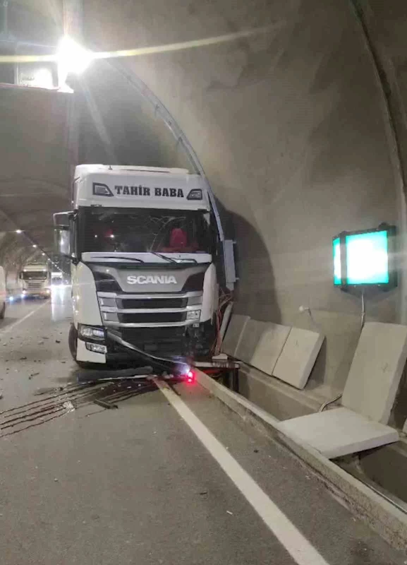 Yeniköprü Tüneli’nde kaza: 1 yaralı
