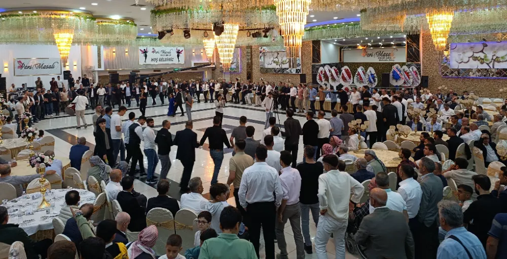 Nida & Kerem’in Düğününde Siyaset, Bürokrasi ve İş Dünyası Bir Araya Geldi