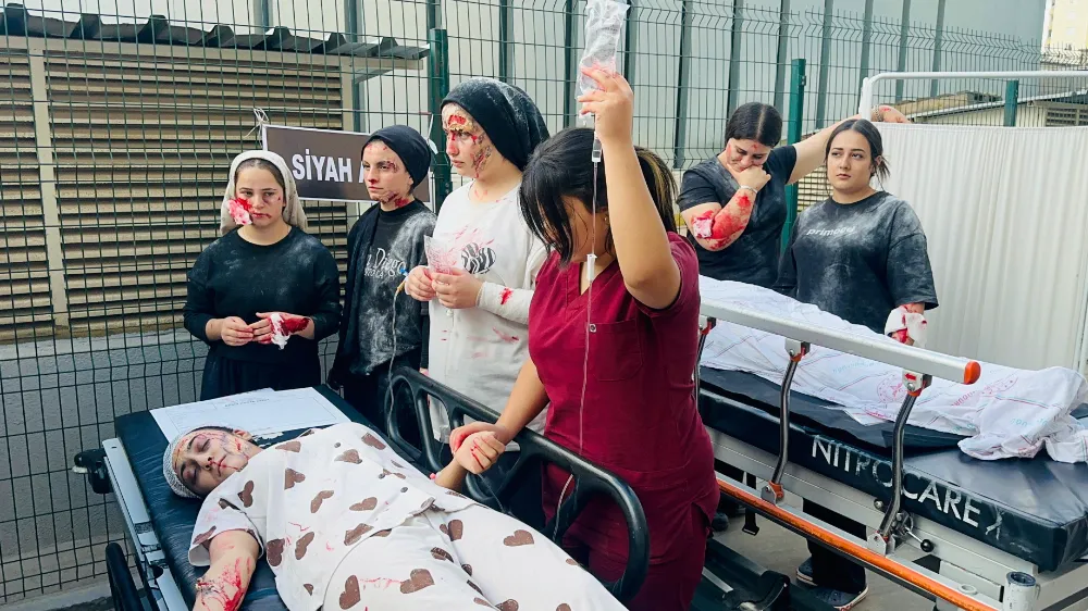 Siirt Eğitim ve Araştırma Hastanesi’nde Deprem ve Yangın Tatbikatı Gerçeğini Aratmadı!