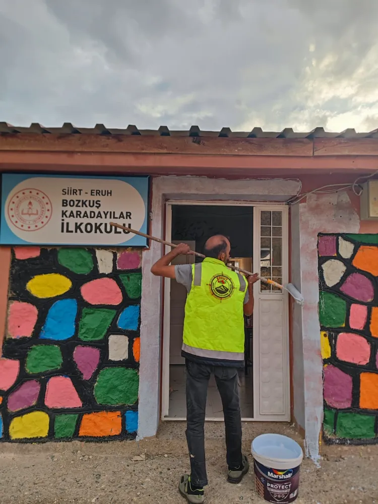 Siirt’te arama kurtarma ekibinden köy okuluna renkli dokunuş