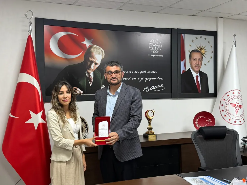 Siirt Ağız ve Diş Sağlığı Hastanesi Yöneticilerine Başarı Plaketi