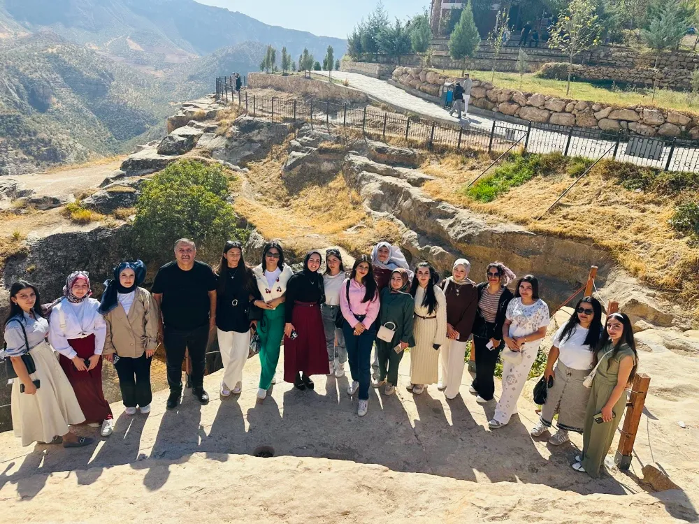 Siirt Kurtalan’da Öğrenciler “Gelin Tanış Olalım” Projesiyle Şehirlerini Keşfediyor