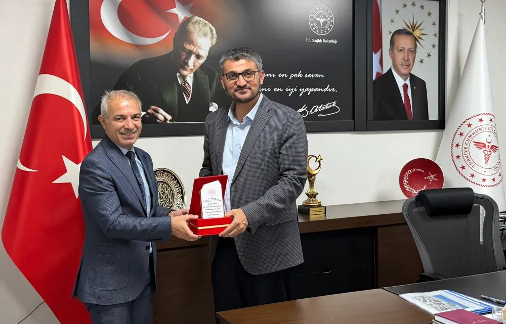 Siirt Ağız ve Diş Sağlığı Hastanesi Yöneticilerine Başarı Plaketi