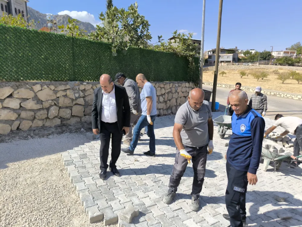Siirt Eruh Belediyesi’nden Fatih Mahallesi’ne Yeni Parke Taşı Çalışması