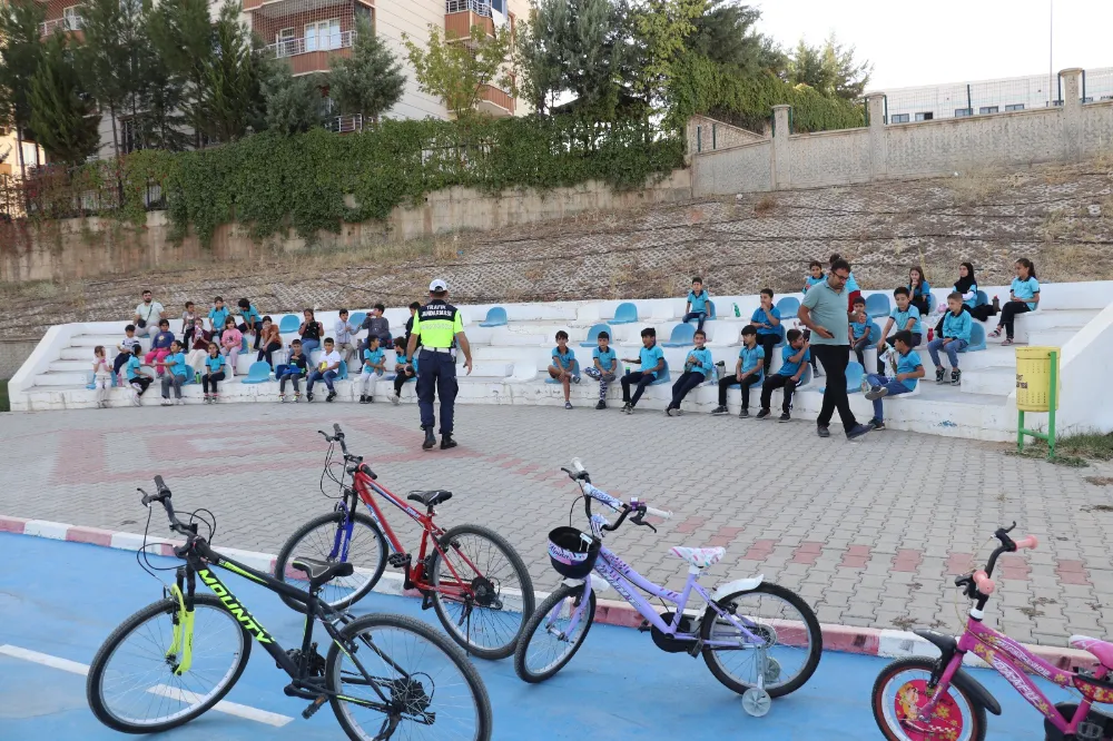 SİİRT BELEDİYESİ ÇOCUK TRAFİK EĞİTİM PARKI’NDA EĞLENCELİ TRAFİK EĞİTİMİ!