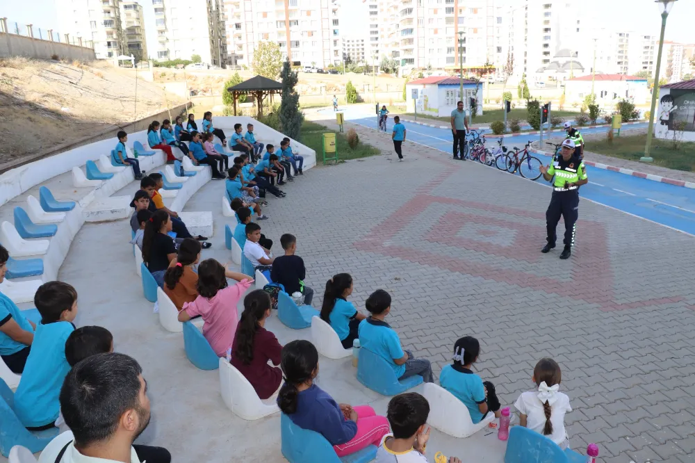 SİİRT BELEDİYESİ ÇOCUK TRAFİK EĞİTİM PARKI’NDA EĞLENCELİ TRAFİK EĞİTİMİ!