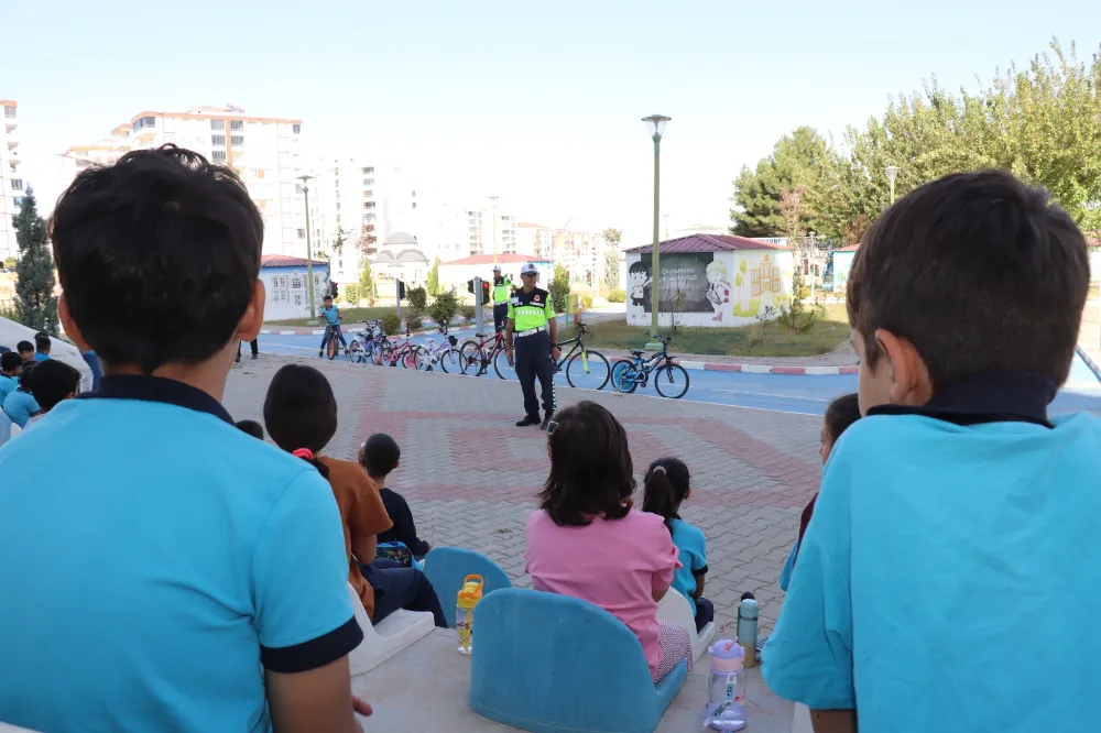 SİİRT BELEDİYESİ ÇOCUK TRAFİK EĞİTİM PARKI’NDA EĞLENCELİ TRAFİK EĞİTİMİ!