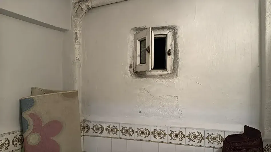 KÜTAHYA’DA KORKUNÇ OLAY: YENİ DOĞAN BEBEK HAVALANDIRMA BOŞLUĞUNA ATILDI!